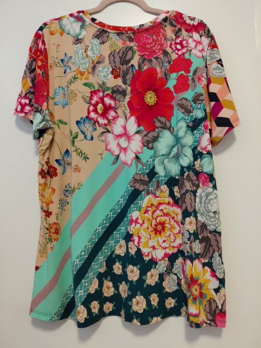 Johnny Was Nellie Floral Short Sleeve V-Neck T-Shirt XL Multicolor Bamboo - Picture 5 of 6